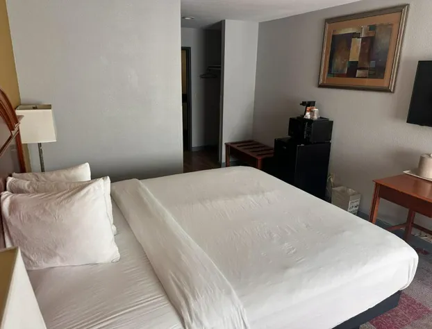 Americas Best Value Inn Hayward hotel detail image 1