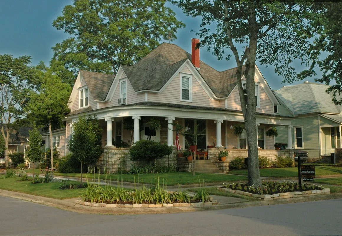 Janssen Park Place B&B hotel hero