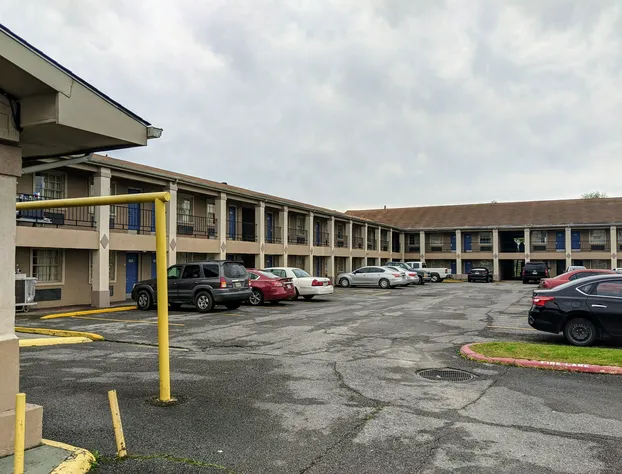 Lake Houma Inn hotel detail image 1