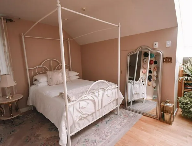 Bella's Castle hotel detail image 4