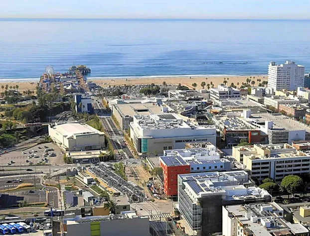 Courtyard by Marriott Santa Monica hotel detail image 2