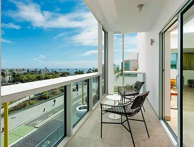 Courtyard by Marriott Santa Monica hotel detail image 3