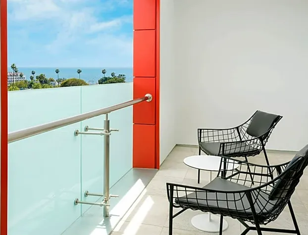 Courtyard by Marriott Santa Monica hotel detail image 4