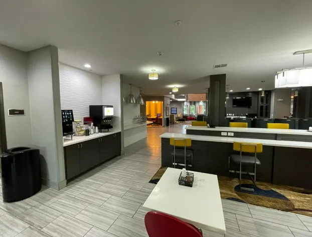 Del-Mar Airport Inn & Suites hotel detail image 2