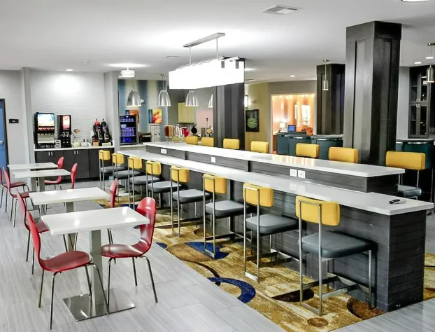 Del-Mar Airport Inn & Suites hotel detail image 3