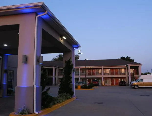 Catoosa Inn & Suites hotel detail image 2