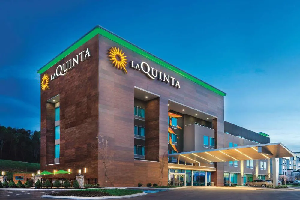 La Quinta Inn & Suites by Wyndham Cleveland TN hotel hero