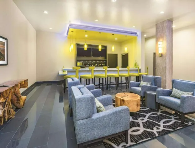 La Quinta Inn & Suites by Wyndham Cleveland TN hotel detail image 3