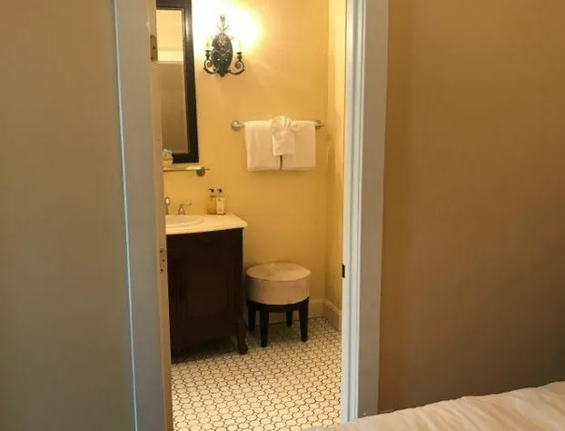 Ye Old English Inn hotel detail image 4