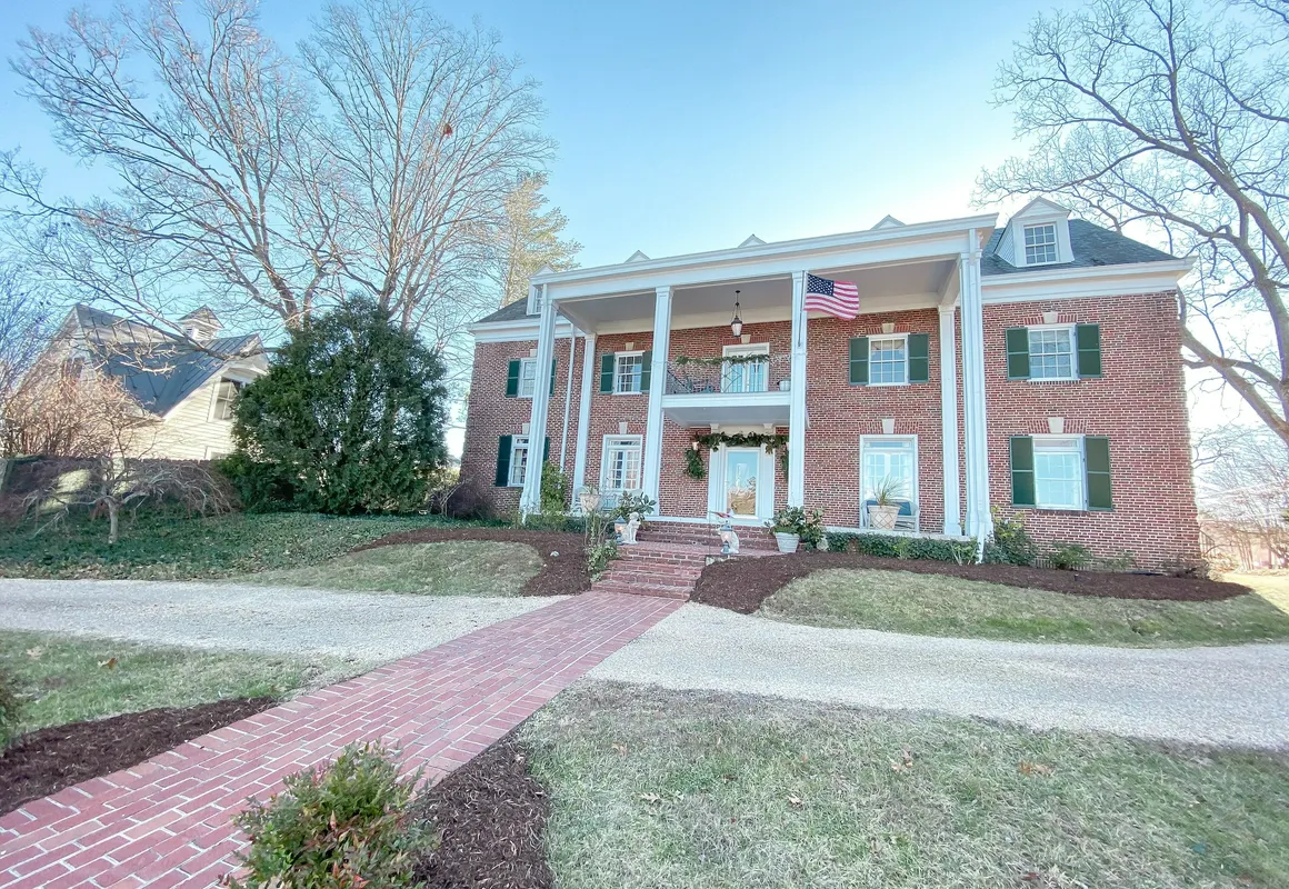 Abigail Inn hotel hero