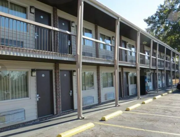 Redwood Inn hotel detail image 3