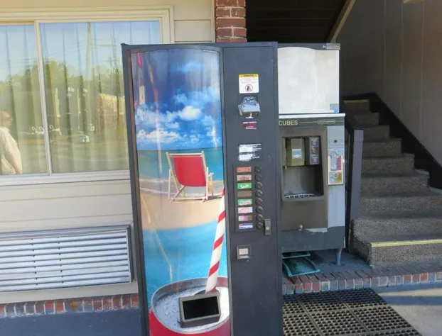 Redwood Inn hotel detail image 4