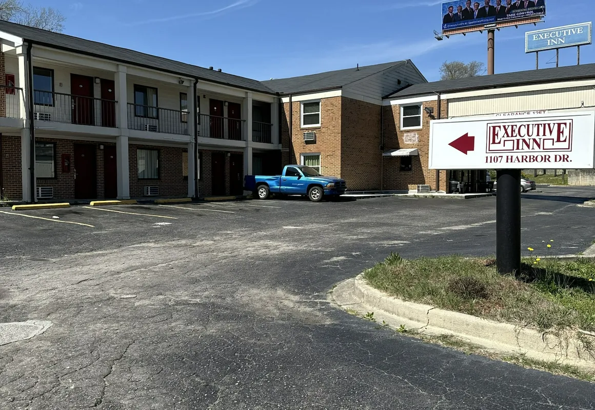 Executive Inn hotel hero