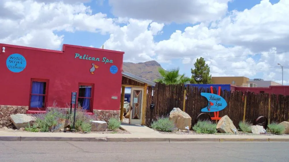 Pelican Spa hotel hero