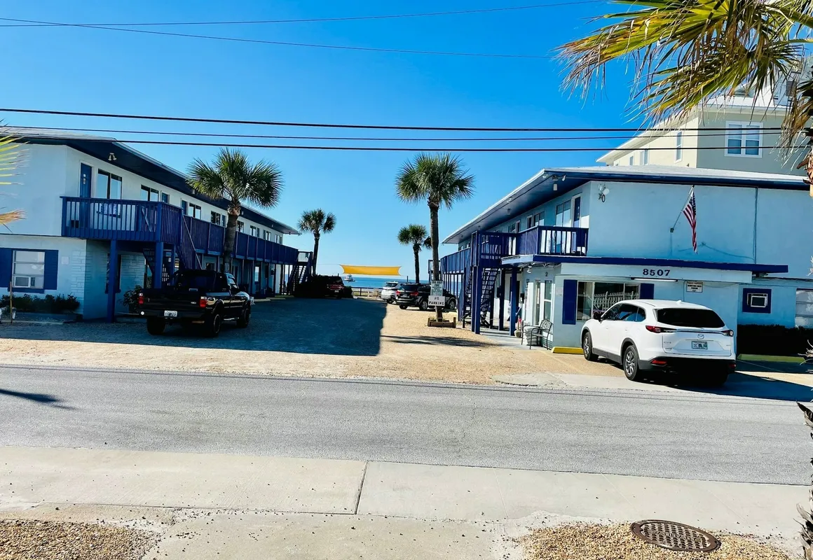 Lollye on the Beach hotel hero