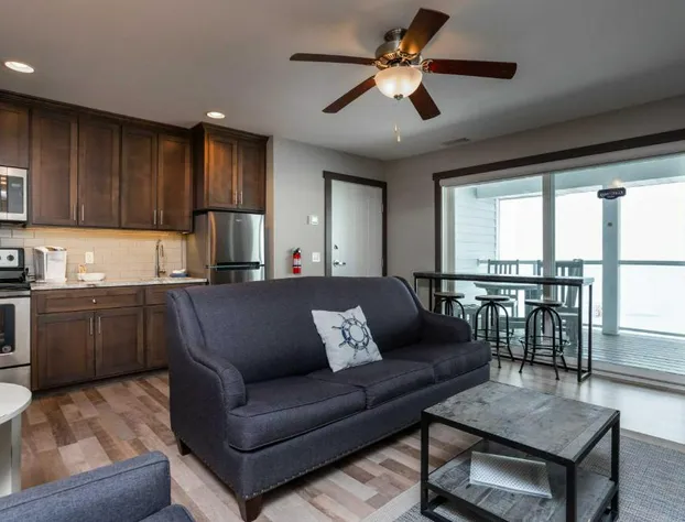 Quarterdeck Resort & Restaurant hotel detail image 1