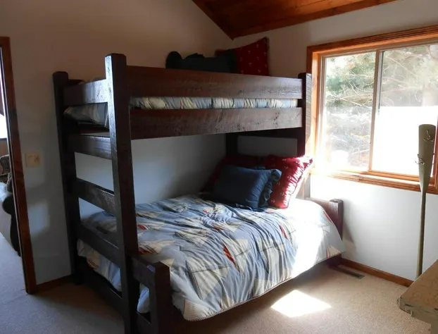 Quarterdeck Resort & Restaurant hotel detail image 4