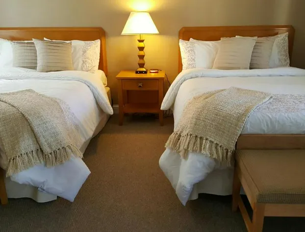 Starlight Lodge Cape Cod hotel detail image 4