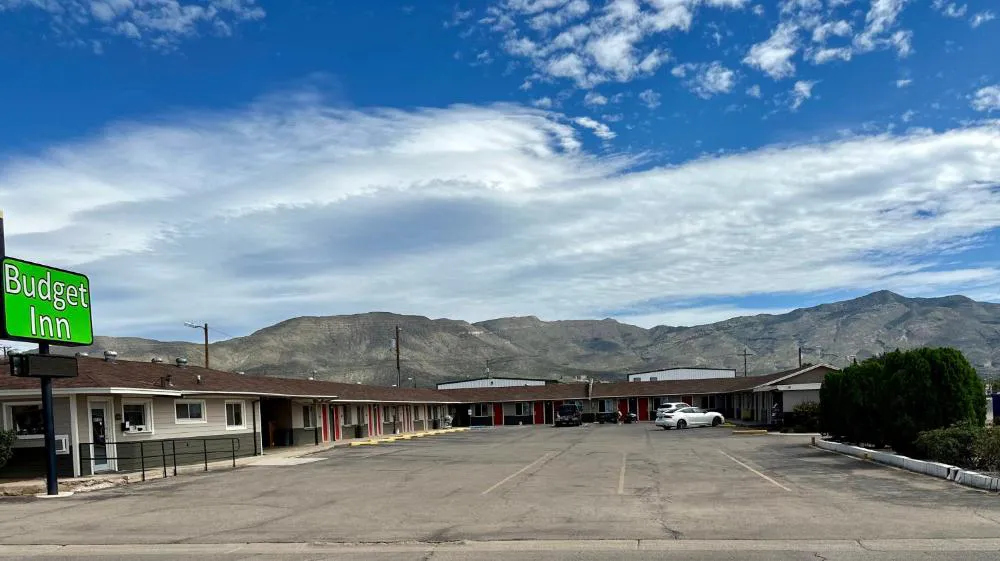 Budget Inn hotel hero