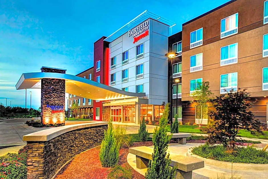 Fairfield Inn & Suites Lansing at Eastwood hotel hero