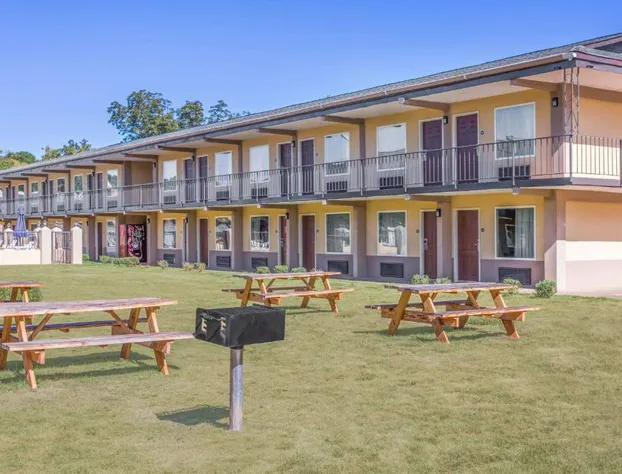 Days Inn by Wyndham Lavonia hotel detail image 2