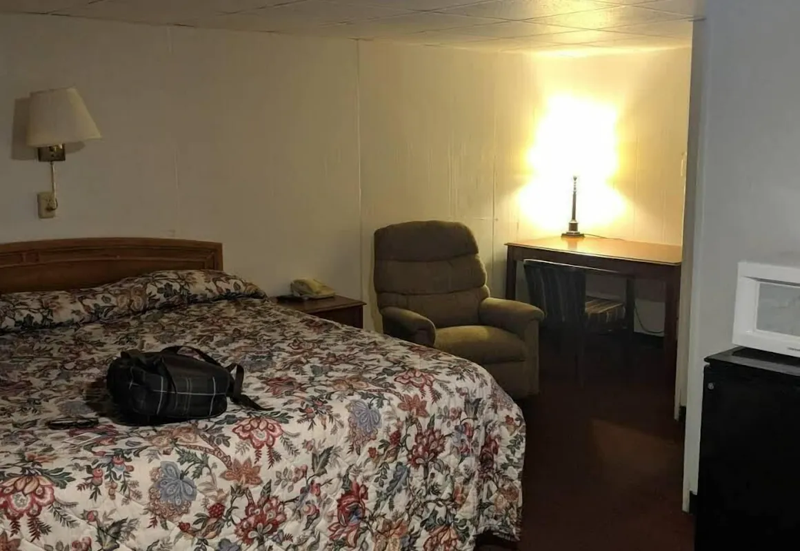 Oak Park Motel hotel hero