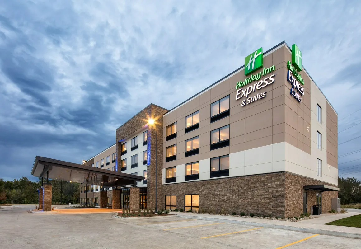 Holiday Inn Express & Suites East Peoria - Riverfront by IHG hotel hero