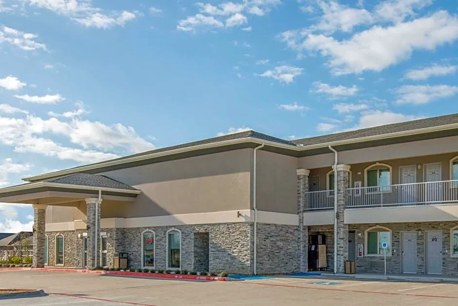 Days Inn by Wyndham Bryan hotel hero