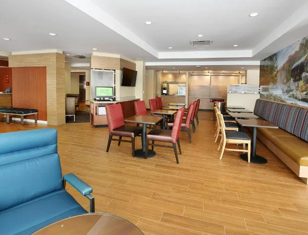 TownePlace Suites Grove City Mercer/Outlets hotel detail image 2