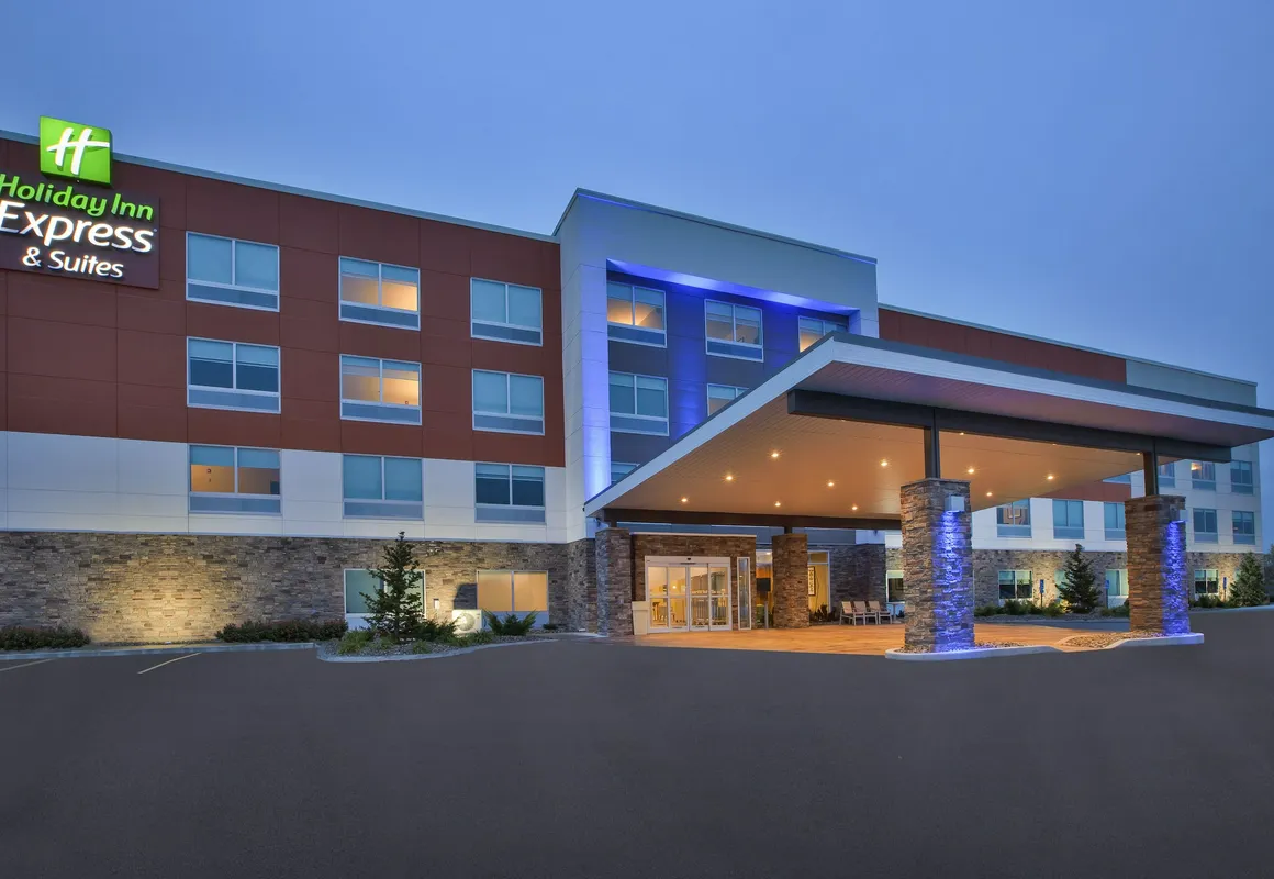 Holiday Inn Express & Suites Parkersburg East by IHG hotel hero