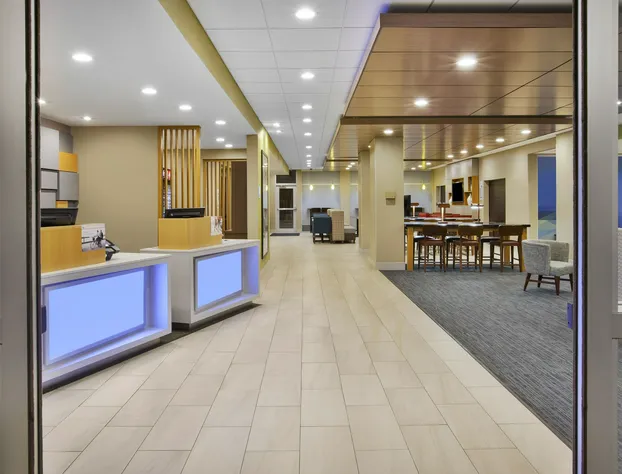 Holiday Inn Express & Suites Parkersburg East by IHG hotel detail image 4