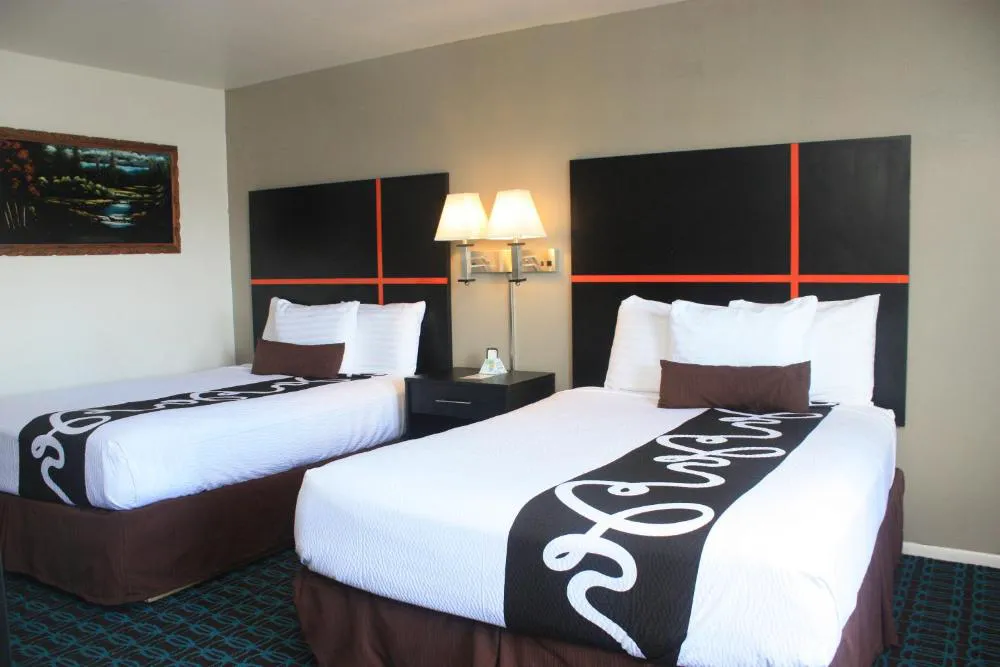 Chaparral Motor Inn hotel hero