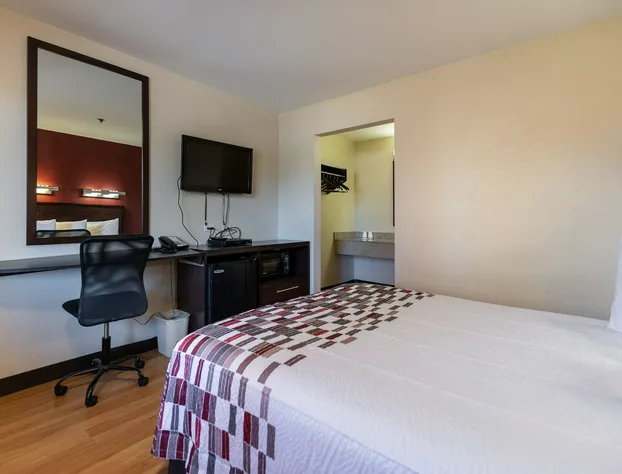 Sacramento Inn & Suites hotel detail image 3