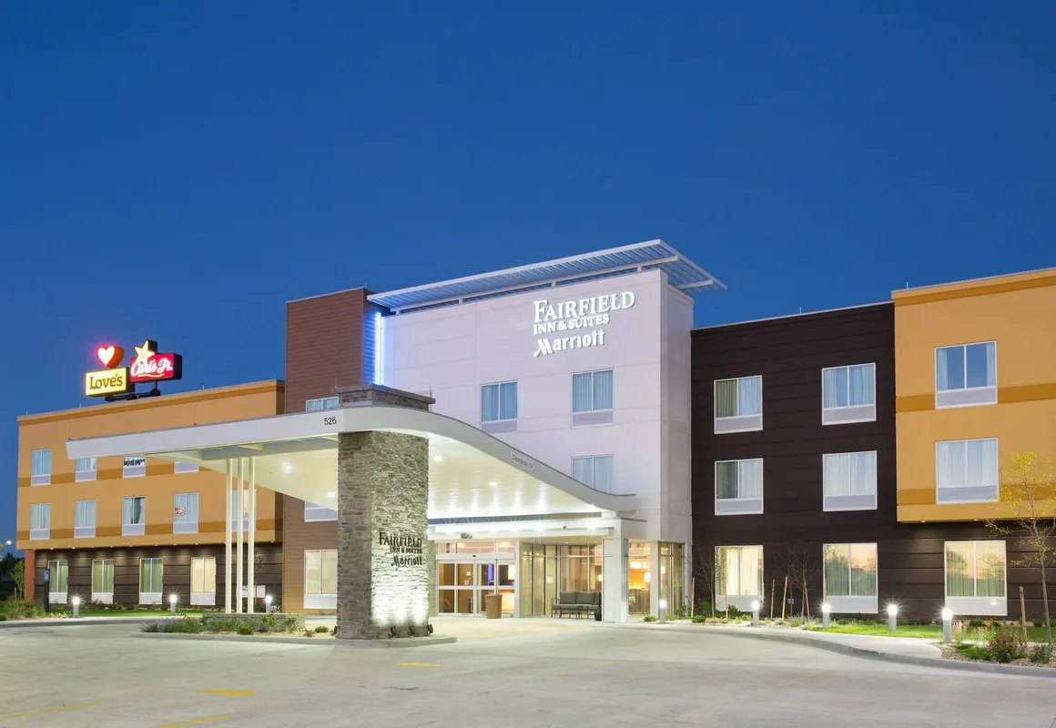 Fairfield Inn & Suites by Marriott Burlington hotel hero
