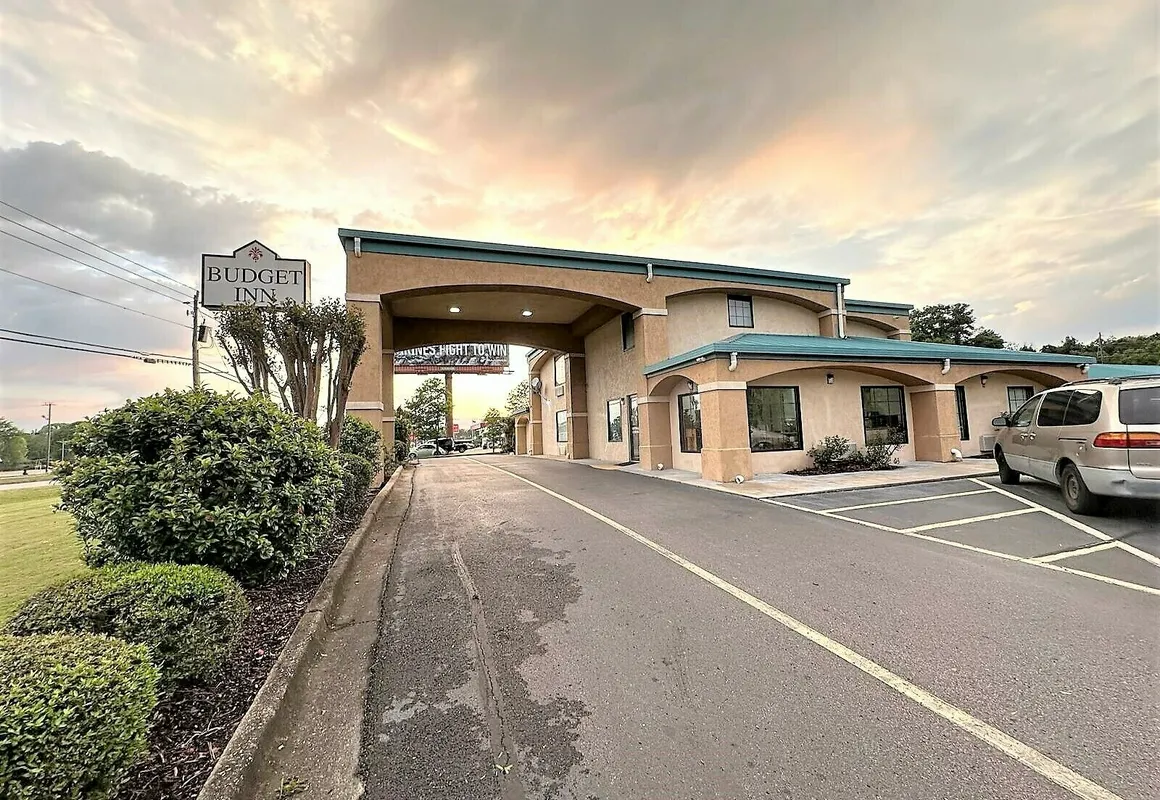 Budget Inn hotel hero