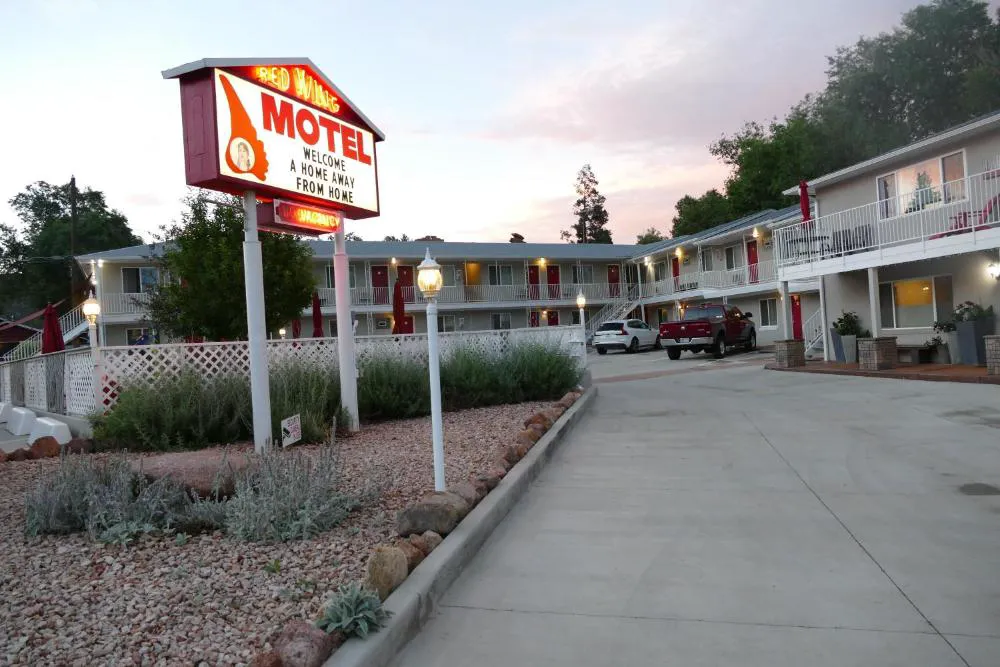 Red Wing Motel hotel hero