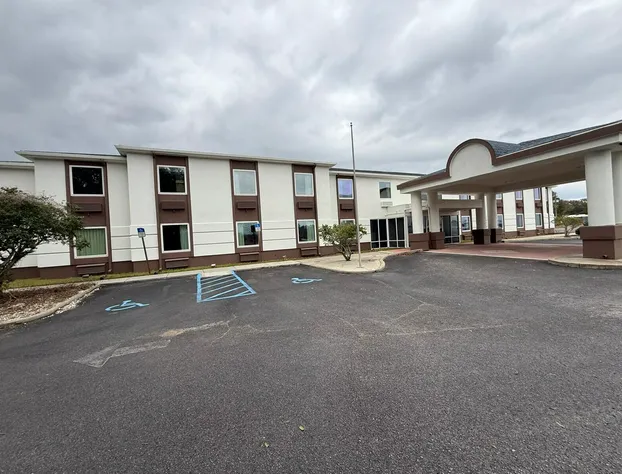 Regency Inn and Suites hotel detail image 3