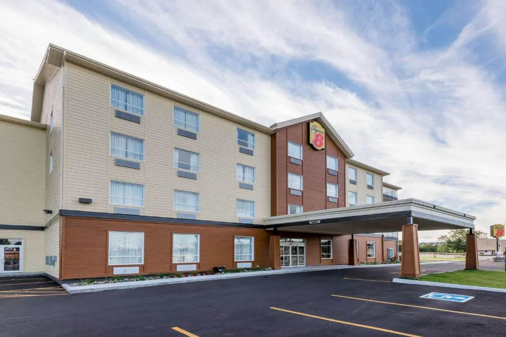 Super 8 by Wyndham Mont Laurier hotel hero