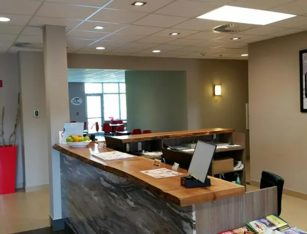 Super 8 by Wyndham Mont Laurier hotel detail image 3