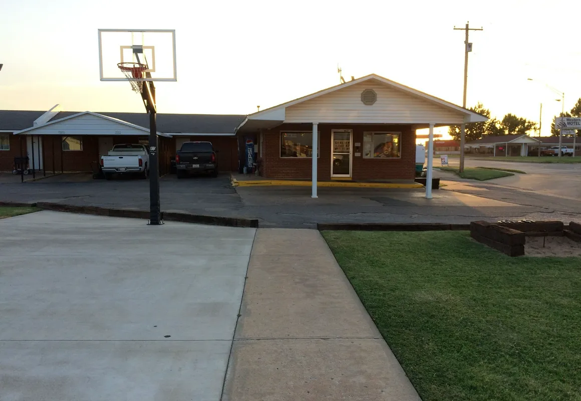 Holiday Motel hotel hero