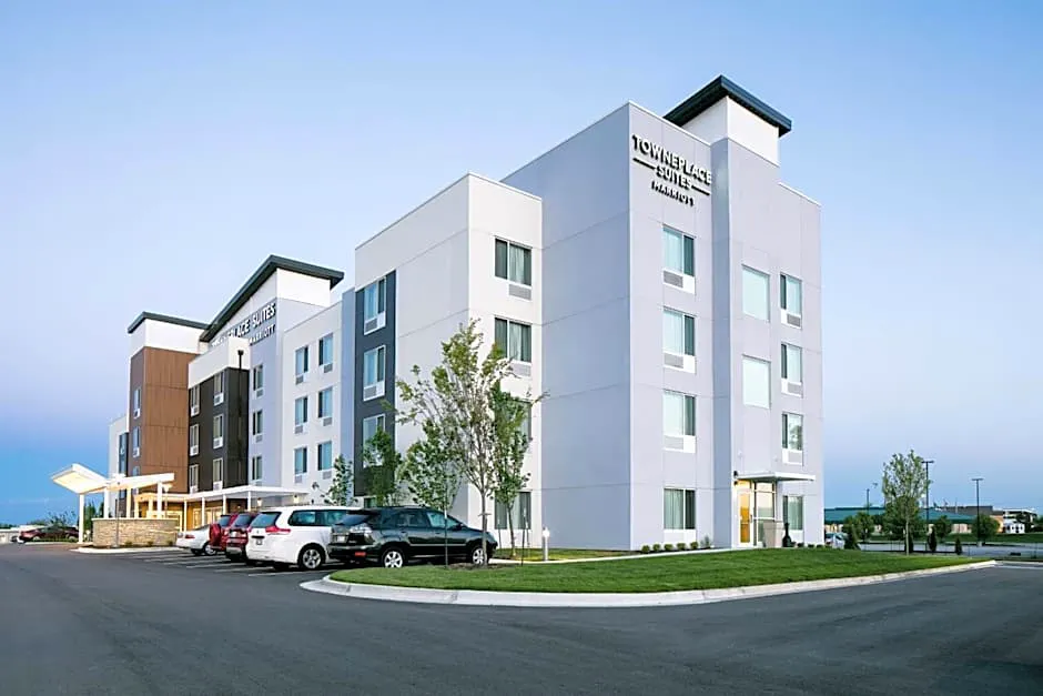Towneplace Suites Kansas City Airport hotel hero