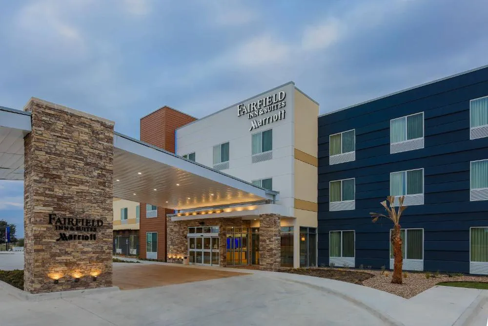 Fairfield Inn & Suites Cuero hotel hero