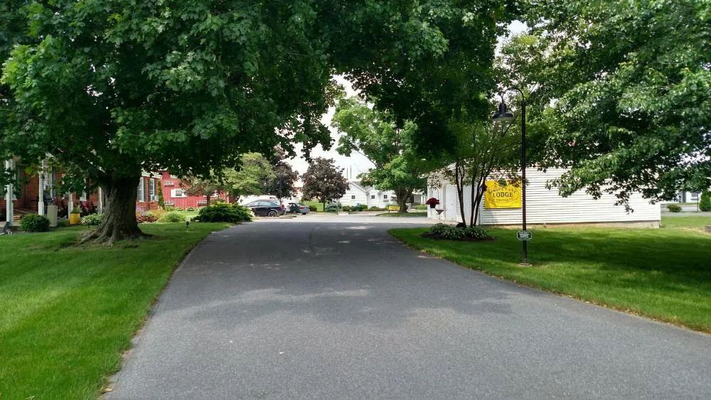 Spruce Lane Lodge and Cottages hotel hero