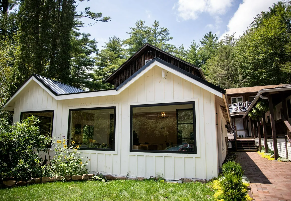 Outpost Inn hotel hero