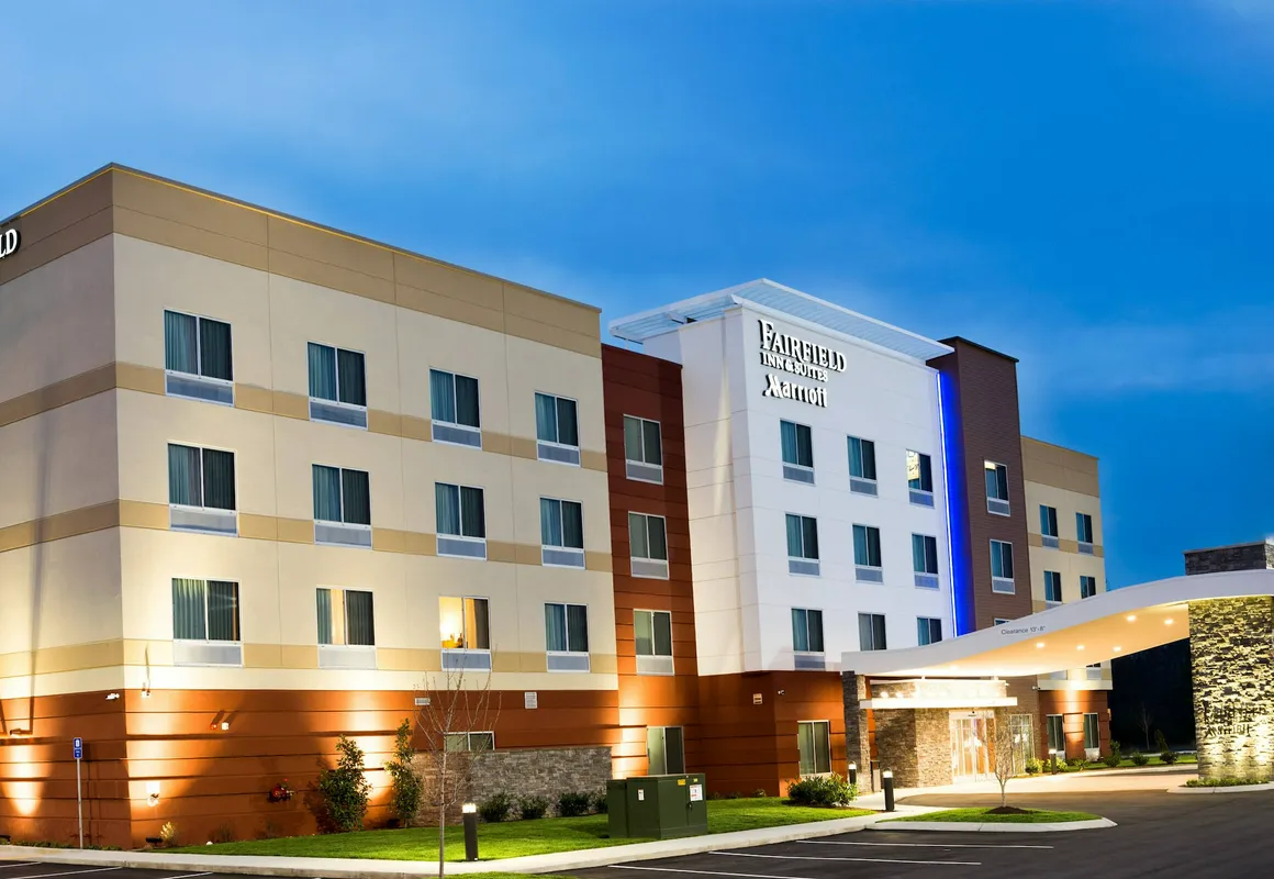 Fairfield Inn & Suites by Marriott Dickson hotel hero