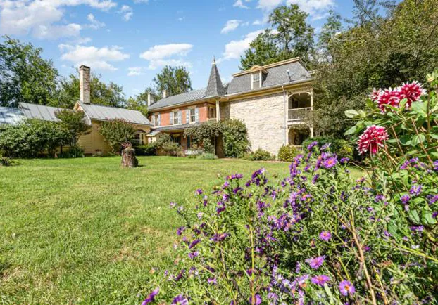 Fallen Tree Farm Bed & Breakfast hotel detail image 1