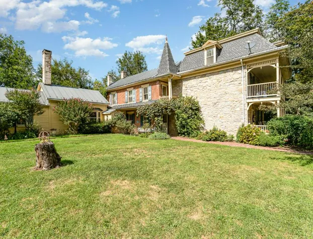 Fallen Tree Farm Bed & Breakfast hotel detail image 2