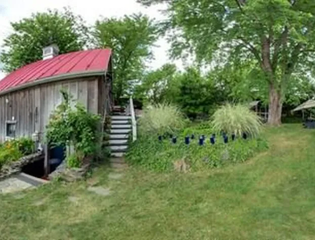 Lily Garden Bed and Breakfast hotel detail image 3