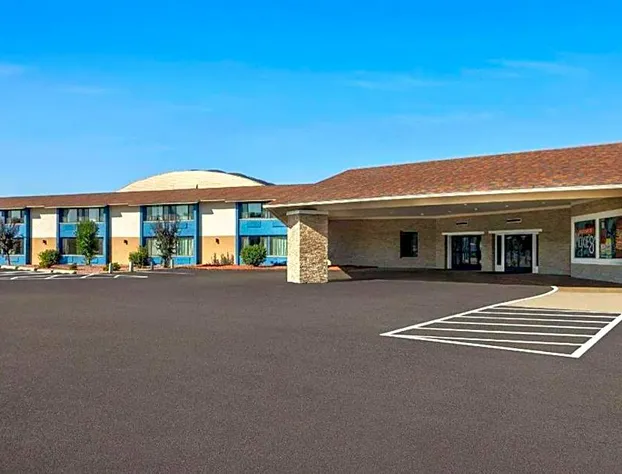 AmericInn by Wyndham La Crosse Riverfront-Conference Center hotel detail image 1
