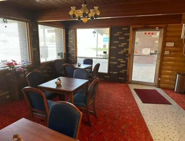 Love Hotels Western Holiday by OYO at Harlan Lake NE hotel detail image 4